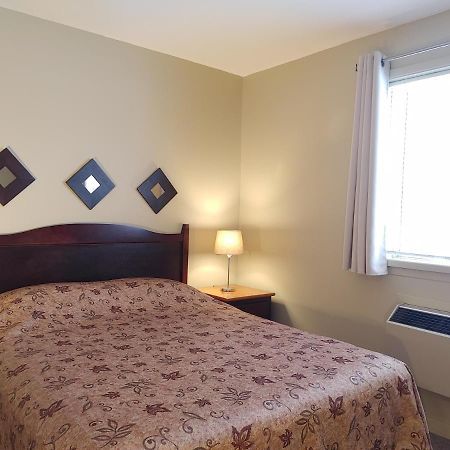 Hotel Le Must Saint-Marc-des-Carrieres ภายนอก รูปภาพ