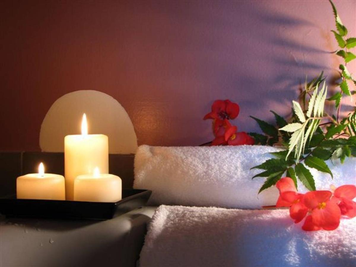 Hotel Le Must Saint-Marc-des-Carrieres ภายนอก รูปภาพ